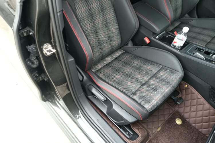 Used Volkswagen Golf GTI 2023 380TSI DSG GTI Right Front Seat