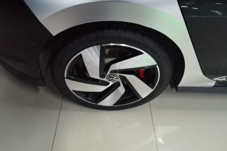 Used Volkswagen Golf GTI 2023 380TSI DSG GTI Right Rear Wheel Hub