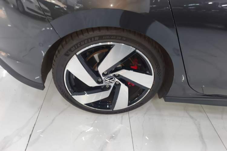 Used Volkswagen Golf GTI 2023 380TSI DSG GTI Right Rear Wheel Hub