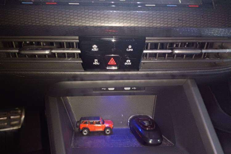 Used Volkswagen Golf GTI 2023 380TSI DSG GTI Audio And AC Panel