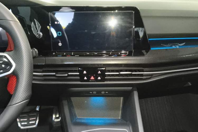 Used Volkswagen Golf GTI 2023 380TSI DSG GTI Audio And AC Panel