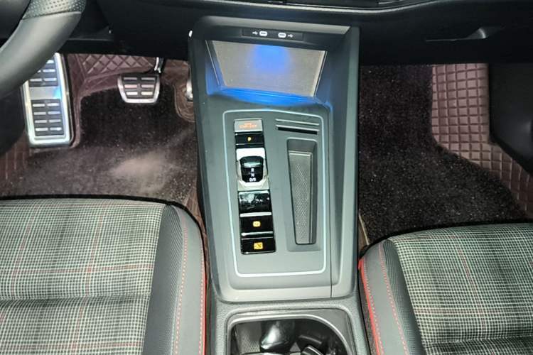 Used Volkswagen Golf GTI 2023 380TSI DSG GTI Gear Lever