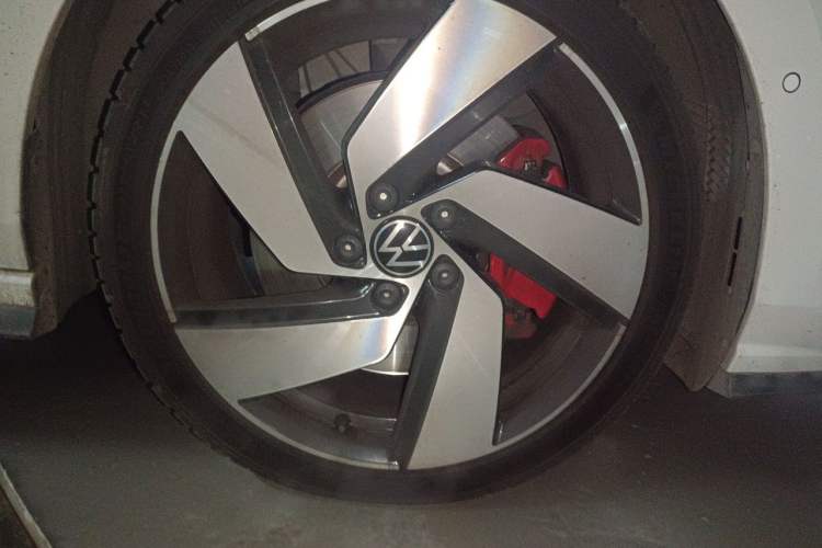 Used Volkswagen Golf GTI 2023 380TSI DSG GTI Right Front Wheel Hub