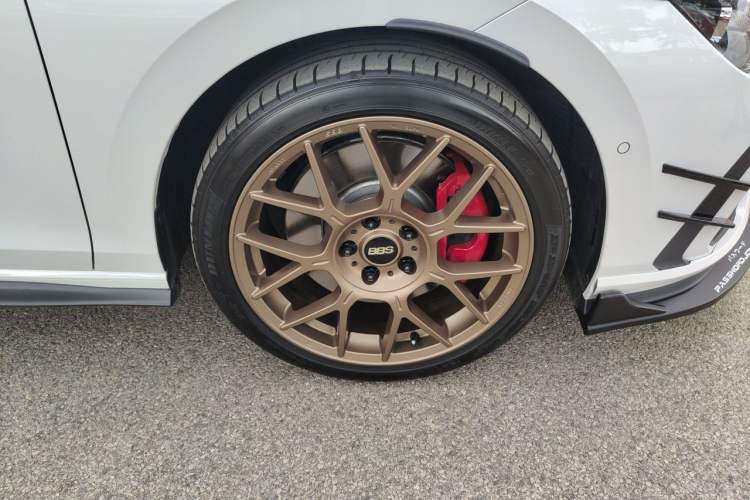 Used Volkswagen Golf GTI 2023 380TSI DSG GTI Right Front Wheel Hub