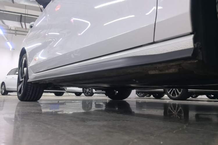 Used Volkswagen Golf GTI 2023 380TSI DSG GTI Right Side Sill