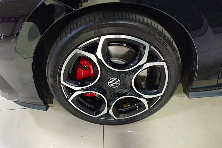 Used Volkswagen Golf GTI 2025 380TSI DSG GTI Left Front Wheel Hub