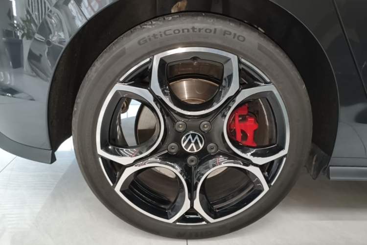 Used Volkswagen Golf GTI 2025 380TSI DSG GTI Right Rear Wheel Hub