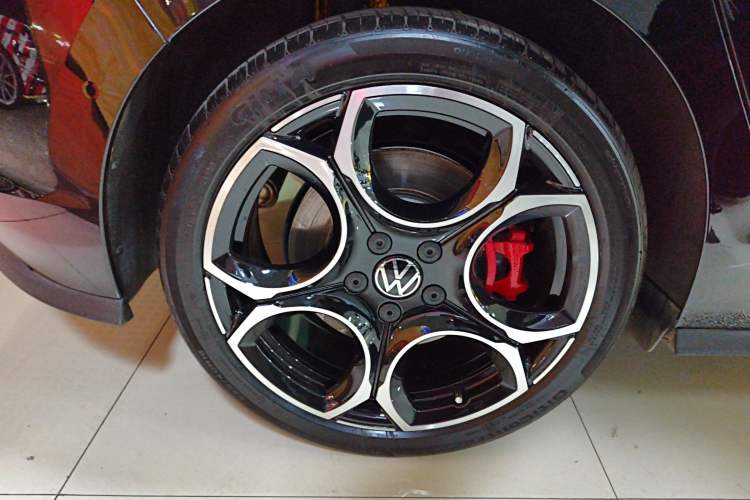 Used Volkswagen Golf GTI 2025 380TSI DSG GTI Right Rear Wheel Hub