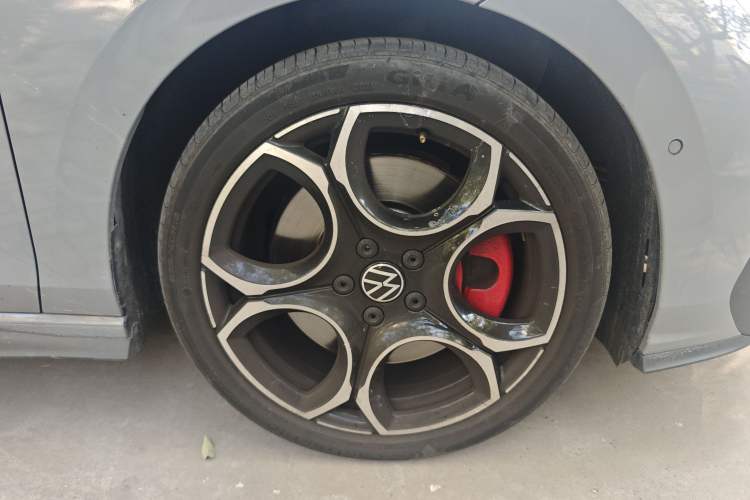 Used Volkswagen Golf GTI 2025 380TSI DSG GTI Right Front Wheel Hub