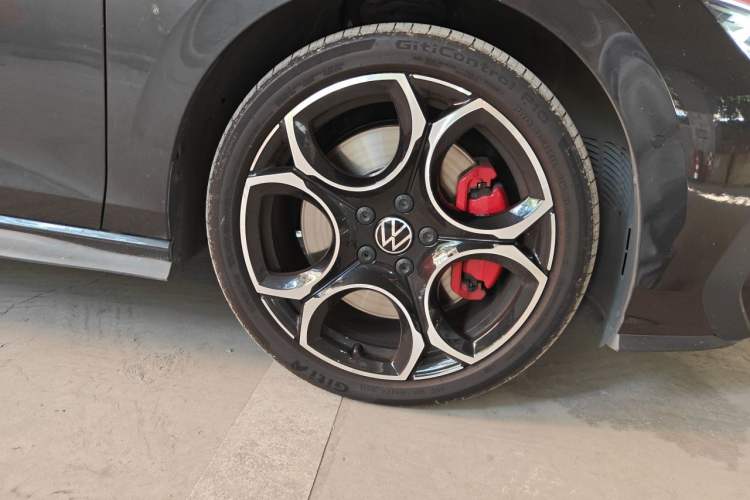 Used Volkswagen Golf GTI 2025 380TSI DSG GTI Right Front Wheel Hub