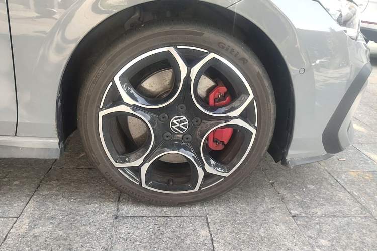 Used Volkswagen Golf GTI 2025 380TSI DSG GTI Right Front Wheel Hub