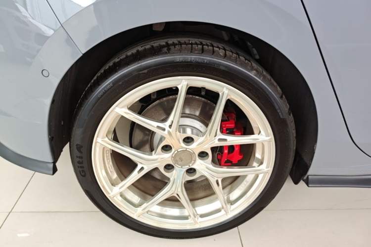 Used Volkswagen Golf GTI 2025 380TSI DSG GTI Right Rear Wheel Hub
