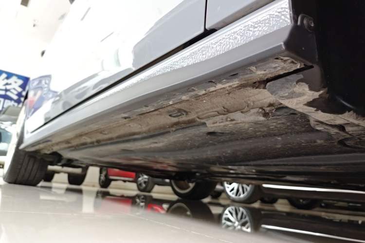 Used Volkswagen Golf GTI 2025 380TSI DSG GTI Right Side Sill