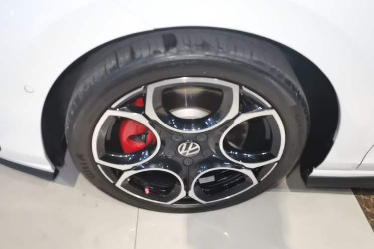 Used Volkswagen Golf GTI 2025 380TSI DSG GTI Left Front Wheel Hub