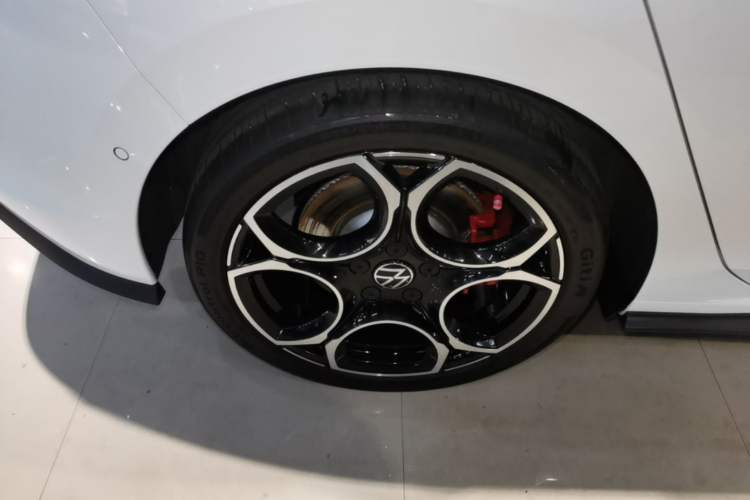Used Volkswagen Golf GTI 2025 380TSI DSG GTI Right Rear Wheel Hub