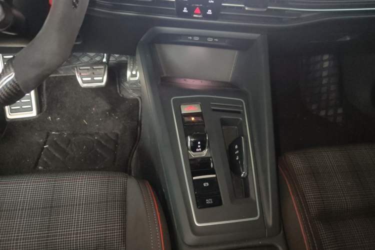 Used Volkswagen Golf GTI 2026 Model 380TSI DSG GTI Gear Lever