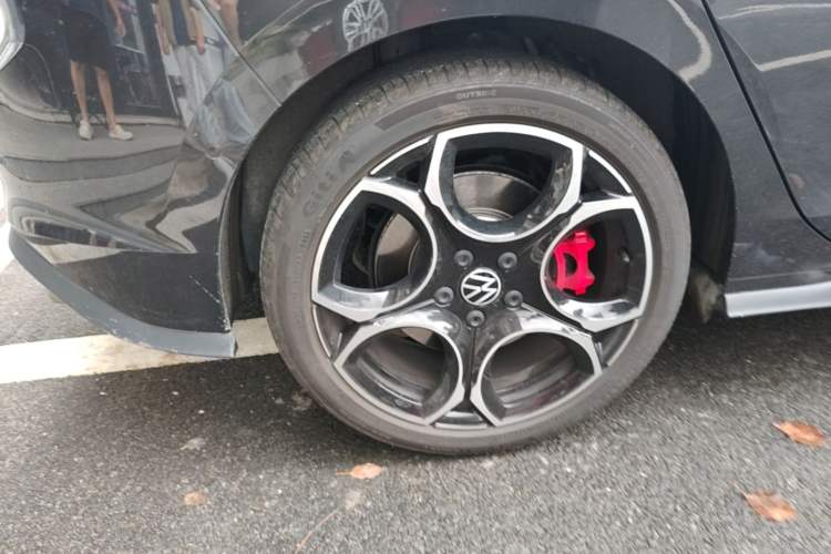 Used Volkswagen Golf GTI 2026 Model 380TSI DSG GTI Right Rear Wheel Hub