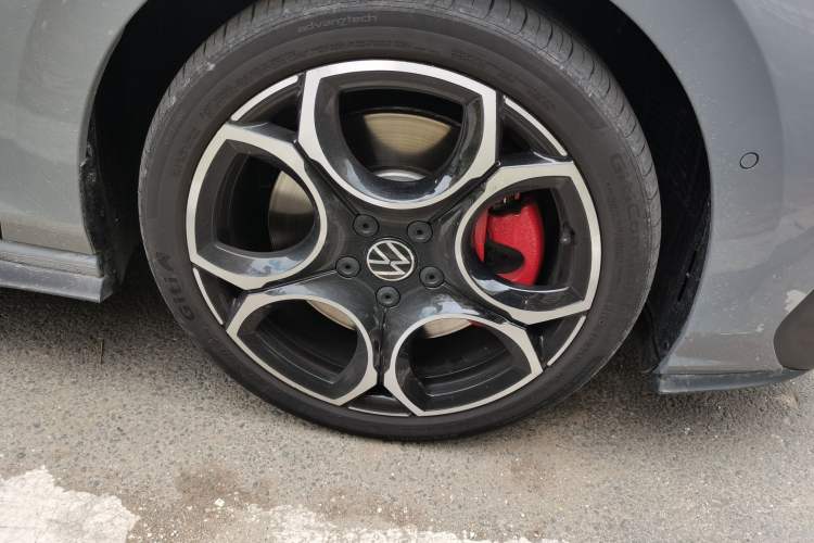 Used Volkswagen Golf GTI 2026 Model 380TSI DSG GTI Right Front Wheel Hub
