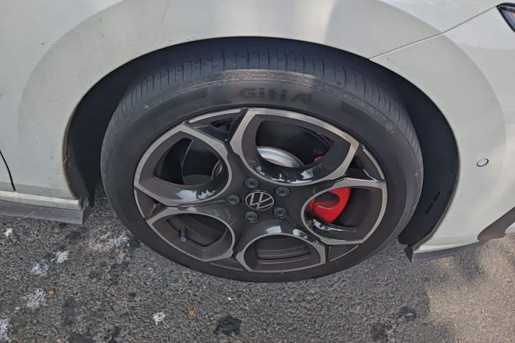 Used Volkswagen Golf GTI 2026 Model 380TSI DSG GTI Right Front Wheel Hub