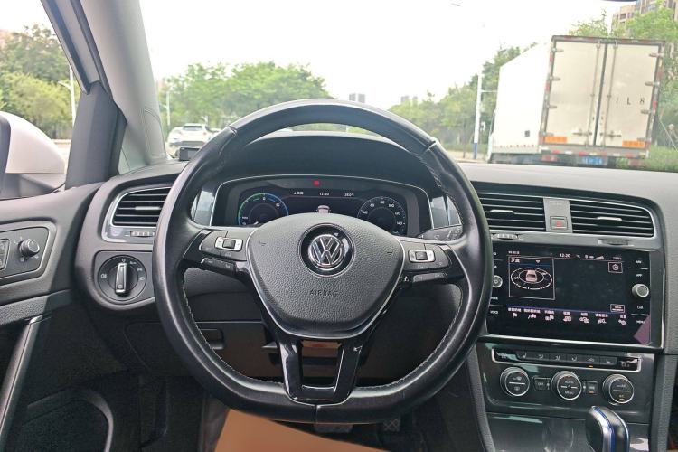 Used Volkswagen Golf New Energy 2018 e-Golf Interior 9