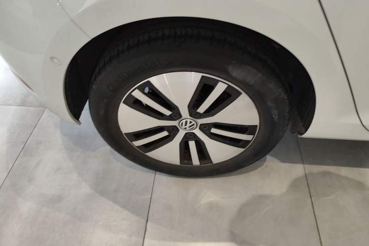 Used Volkswagen Golf New Energy 2018 e-Golf Right Rear Wheel Hub