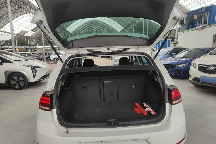 Used Volkswagen Golf New Energy 2018 e-Golf Trunk