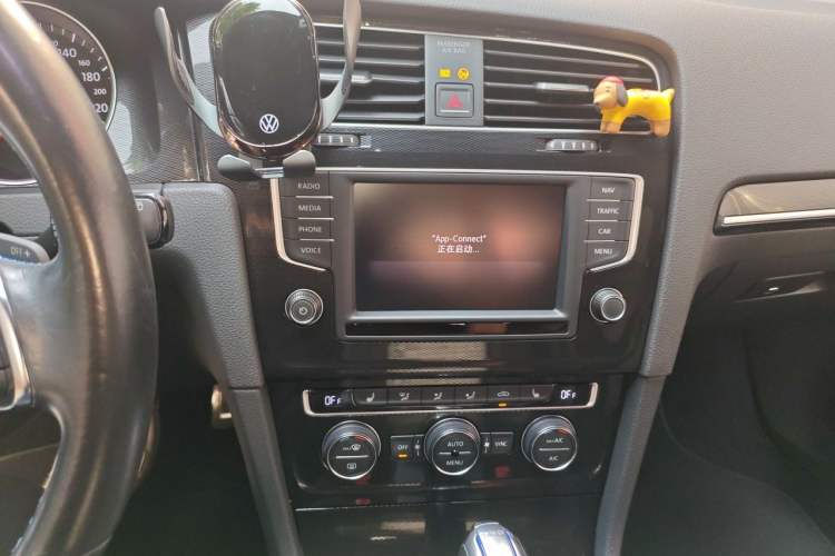 Used Volkswagen Golf New Energy 2015 GTE model Audio And AC Panel
