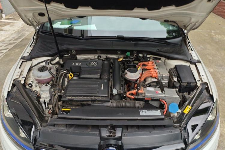 Used Volkswagen Golf New Energy 2015 GTE model Engine Bay