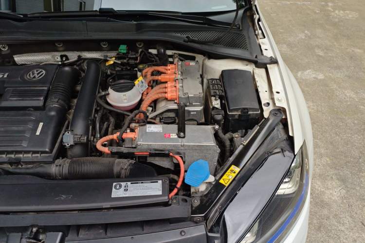 Used Volkswagen Golf New Energy 2015 GTE model Engine Bay Left