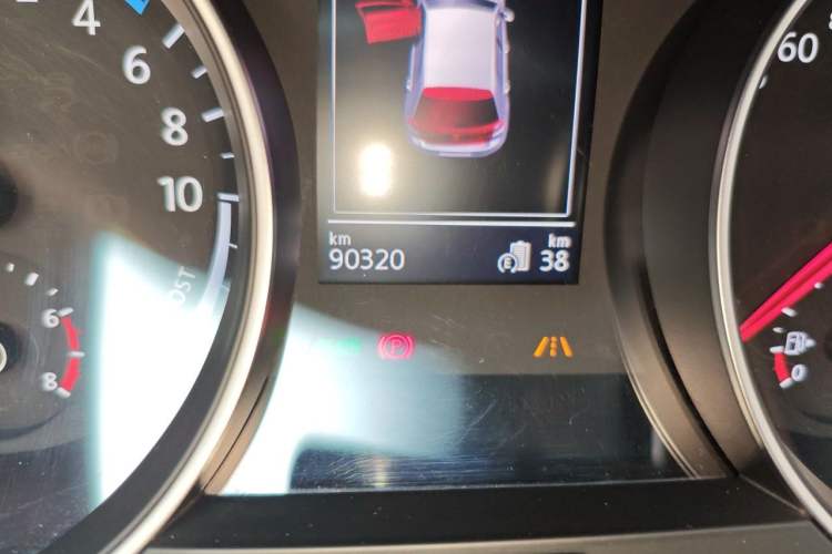 Used Volkswagen Golf New Energy 2015 GTE model Odometer Close Up
