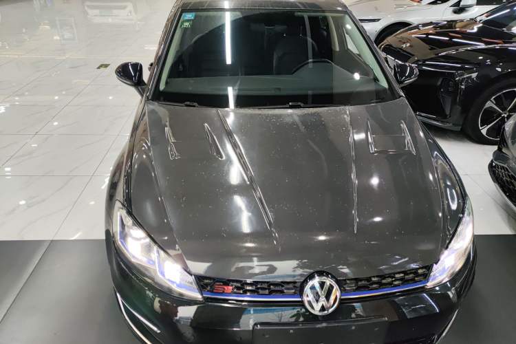 Used Volkswagen Golf New Energy 2018 e-Golf Front Right 45 Deg