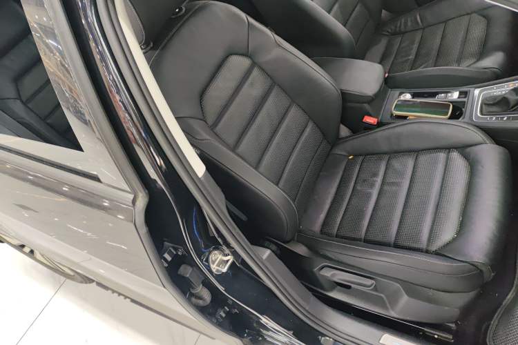 Used Volkswagen Golf New Energy 2018 e-Golf Right Front Seat