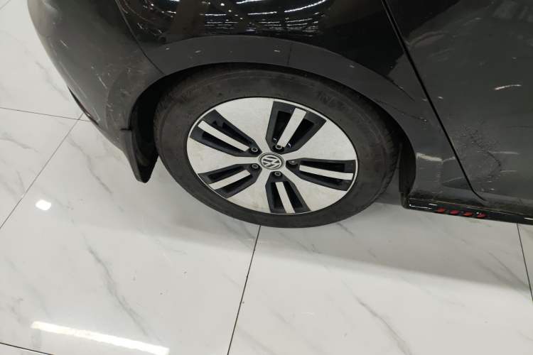 Used Volkswagen Golf New Energy 2018 e-Golf Right Rear Wheel Hub