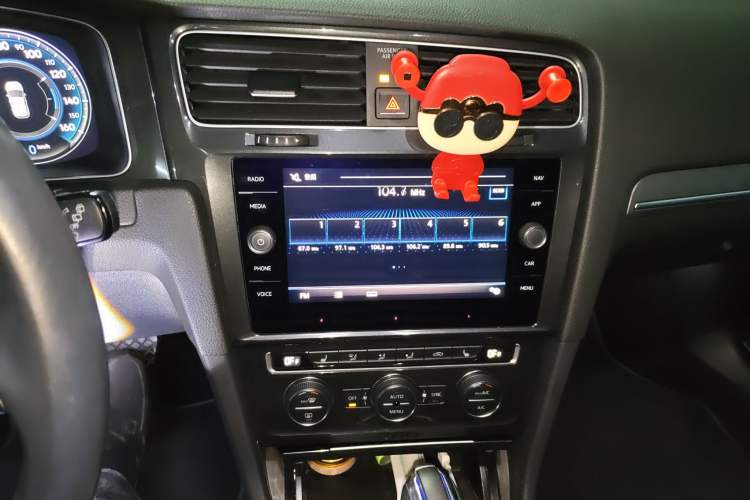 Used Volkswagen Golf New Energy 2018 e-Golf Audio And AC Panel