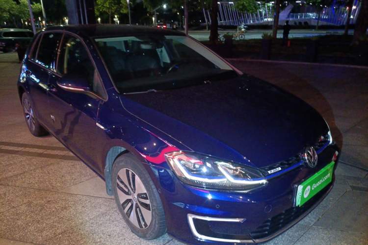 Used Volkswagen Golf New Energy 2018 e-Golf Front Right 45 Deg
