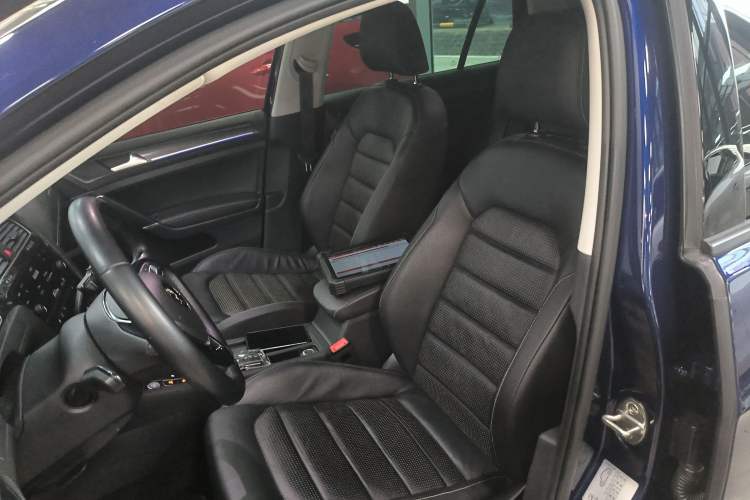 Used Volkswagen Golf New Energy 2018 e-Golf Left Front Seat