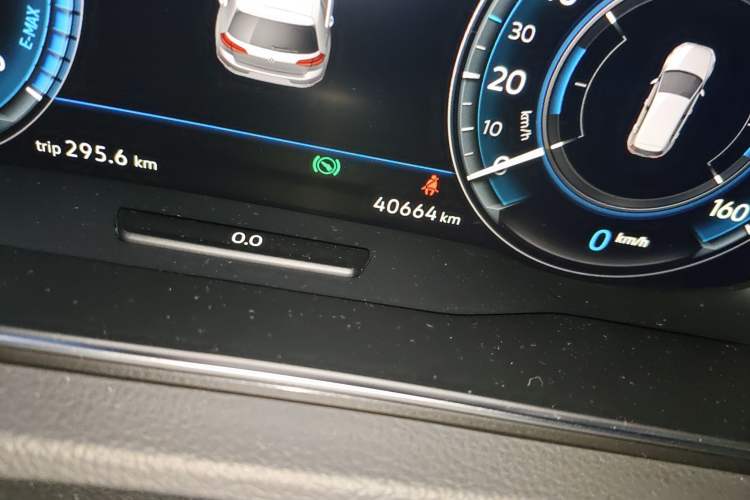 Used Volkswagen Golf New Energy 2018 e-Golf Odometer Close Up