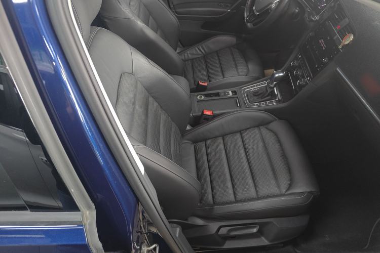 Used Volkswagen Golf New Energy 2018 e-Golf Right Front Seat