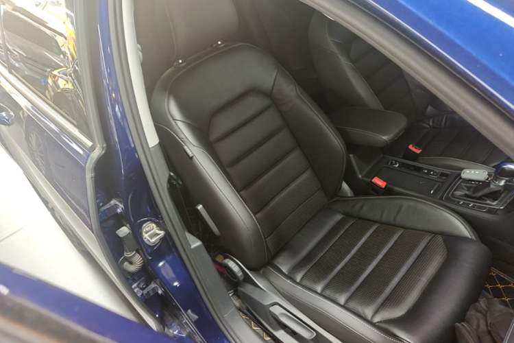 Used Volkswagen Golf New Energy 2018 e-Golf Right Front Seat