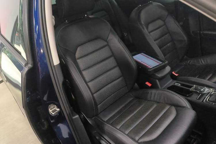 Used Volkswagen Golf New Energy 2018 e-Golf Right Front Seat