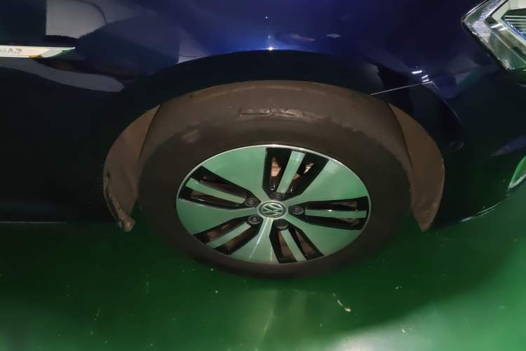 Used Volkswagen Golf New Energy 2018 e-Golf Right Front Wheel Hub