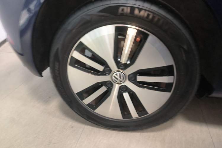 Used Volkswagen Golf New Energy 2018 e-Golf Right Rear Wheel Hub