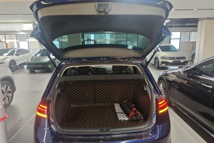 Used Volkswagen Golf New Energy 2018 e-Golf Trunk