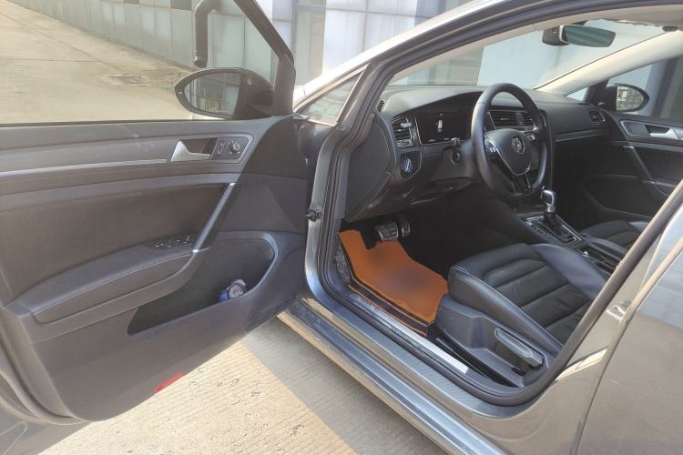 Used Volkswagen Golf New Energy 2018 e-Golf Interior 3