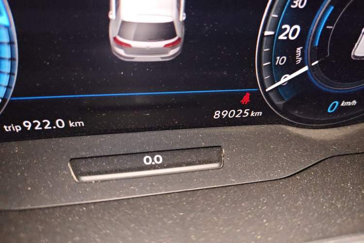 Used Volkswagen Golf New Energy 2018 e-Golf Odometer Close Up