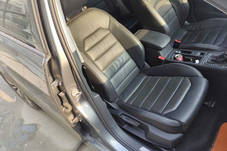 Used Volkswagen Golf New Energy 2018 e-Golf Right Front Seat