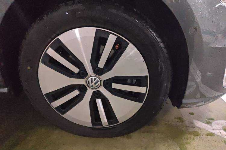 Used Volkswagen Golf New Energy 2018 e-Golf Right Front Wheel Hub