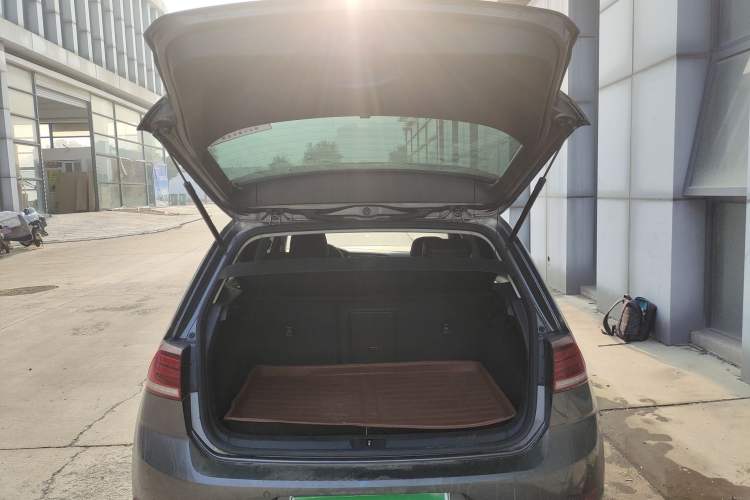 Used Volkswagen Golf New Energy 2018 e-Golf Trunk