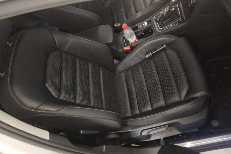 Used Volkswagen Golf New Energy 2018 e-Golf Right Front Seat