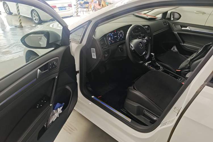 Used Volkswagen Golf New Energy 2018 e-Golf Driver Seat